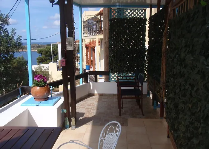 Traditional Konukevi Myrties